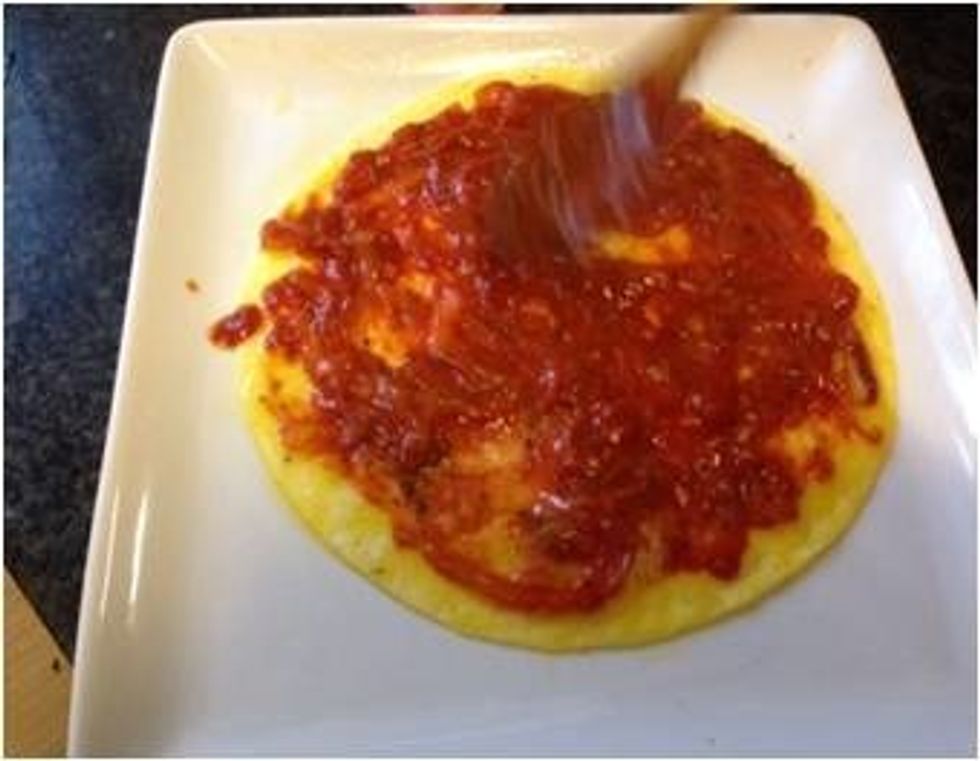 Apply tomato chutney as a base (made with de-seeded tomatoes and tomato sauce or tomato paste)