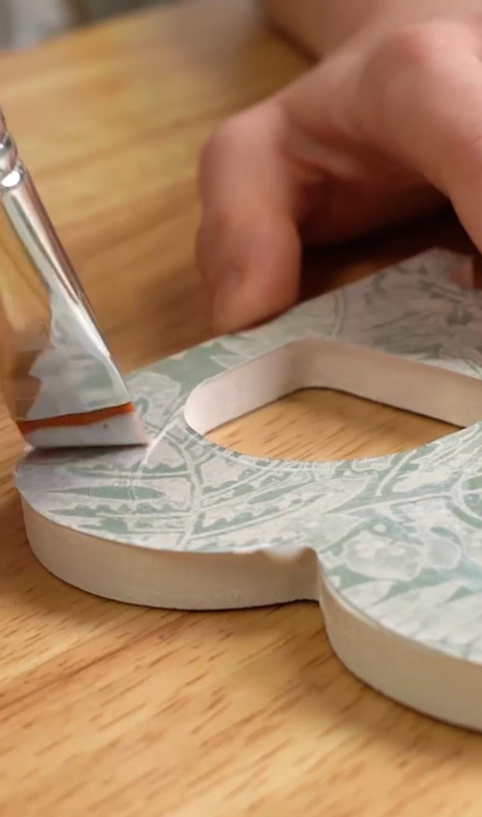 Apply top coat of Sparkle Mod Podge to letters, let dry.