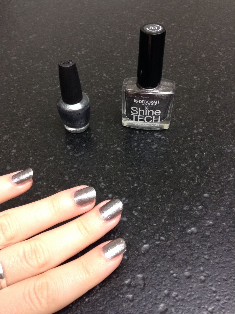 Apply two coats of a silver nail polish. Wait after the first coat and after the second one wait more ! Read my other guides for example ;)