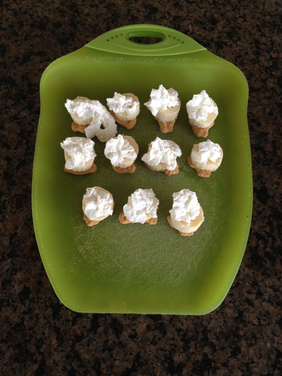 Apply whipped cream like a silky fashionable cap and BEHOLD! - Instant Banana Cream Pie!