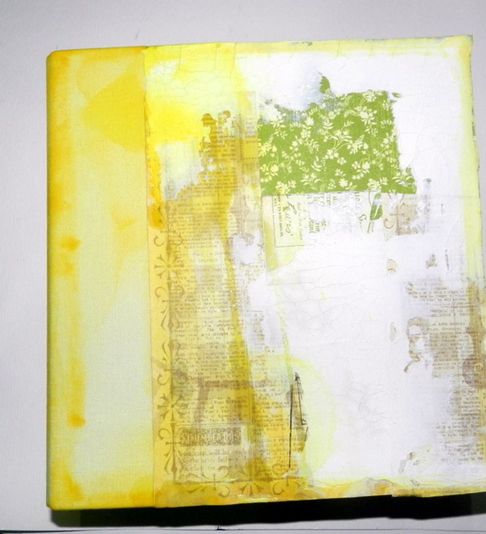 Apply yellow spray ink .