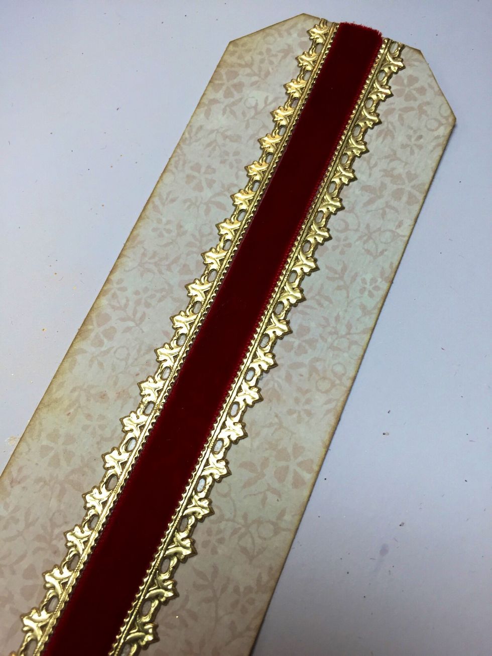 Apply your Relics and Artifacts Dresden trim