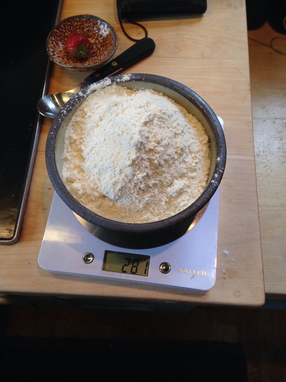 Aprox 275g of white self raising flour (I add a little extra because I spill flour everywhere)