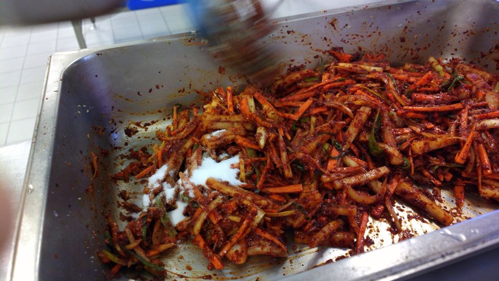 Are we looking at something like this? We're ready to stuff the cabbage. Get a large Tupperware or container. Drain the cabbage from all liquids.