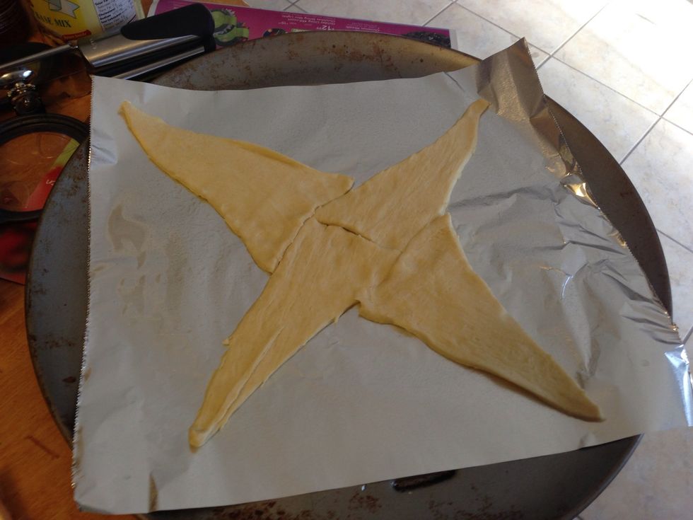 Arrange 4 crescent rolls like so.