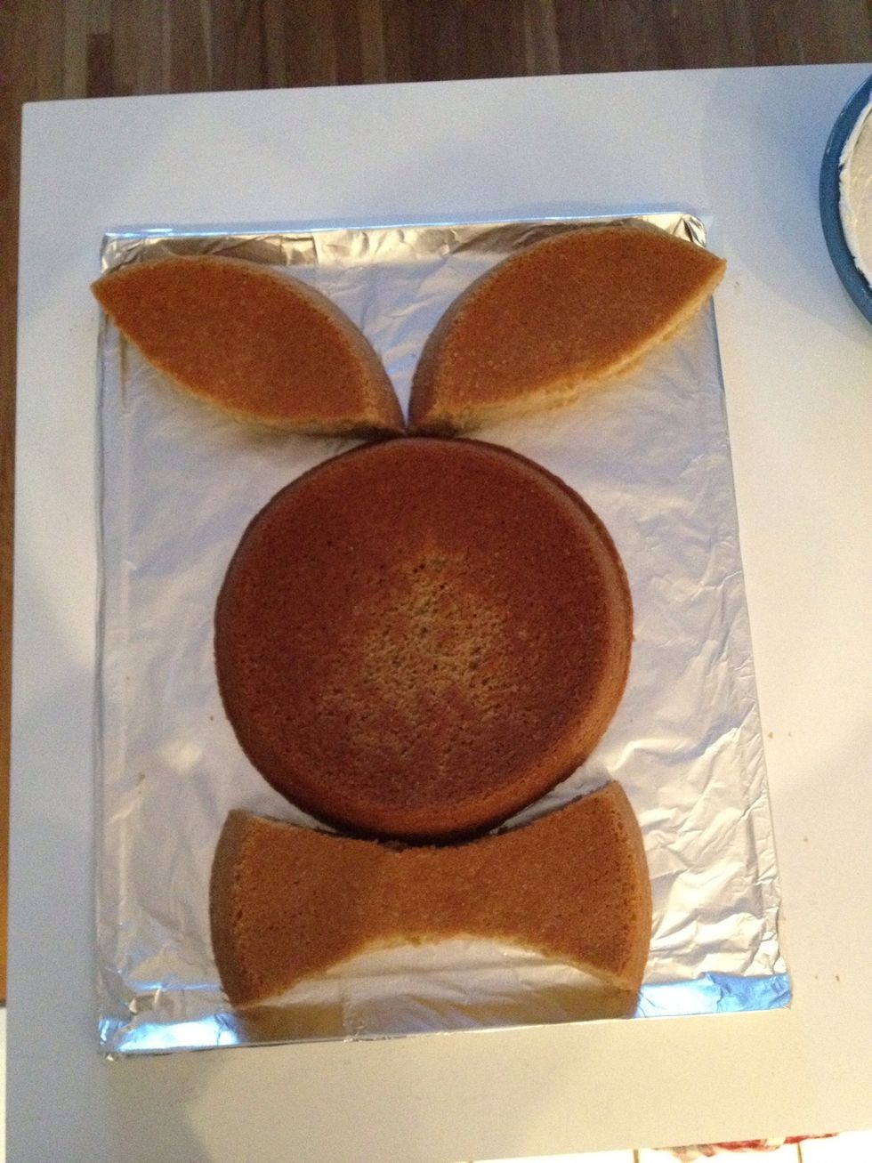Arrange cake on a foil lined baking sheet as shown.
