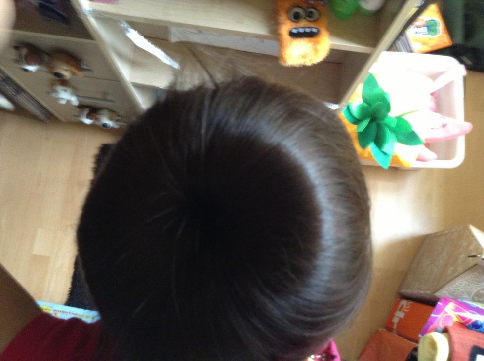 Arrange hair loosely around the doughnut