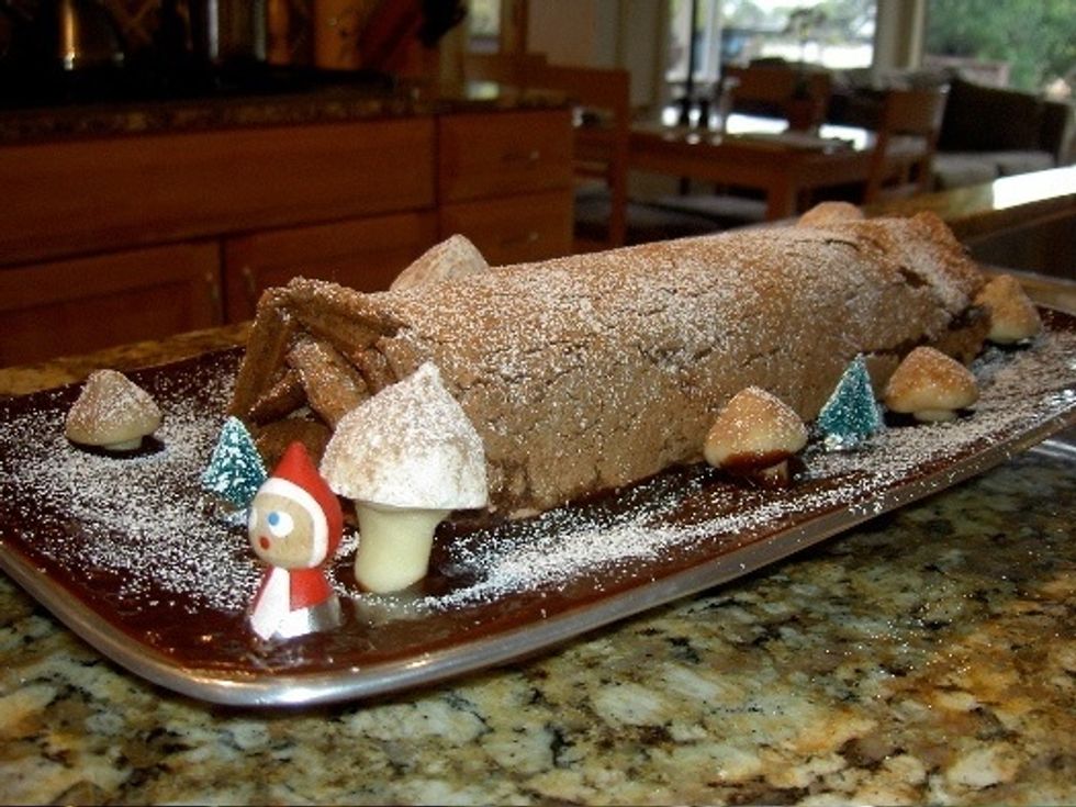 Arrange mushrooms and other things.