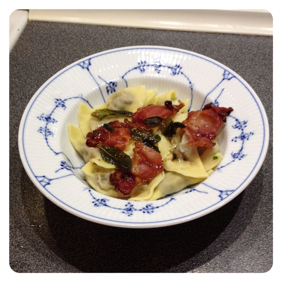 Arrange on a serving dish, sprinkle with Grana Padano cheese and butter with bacon and sage. Serve and enjoy