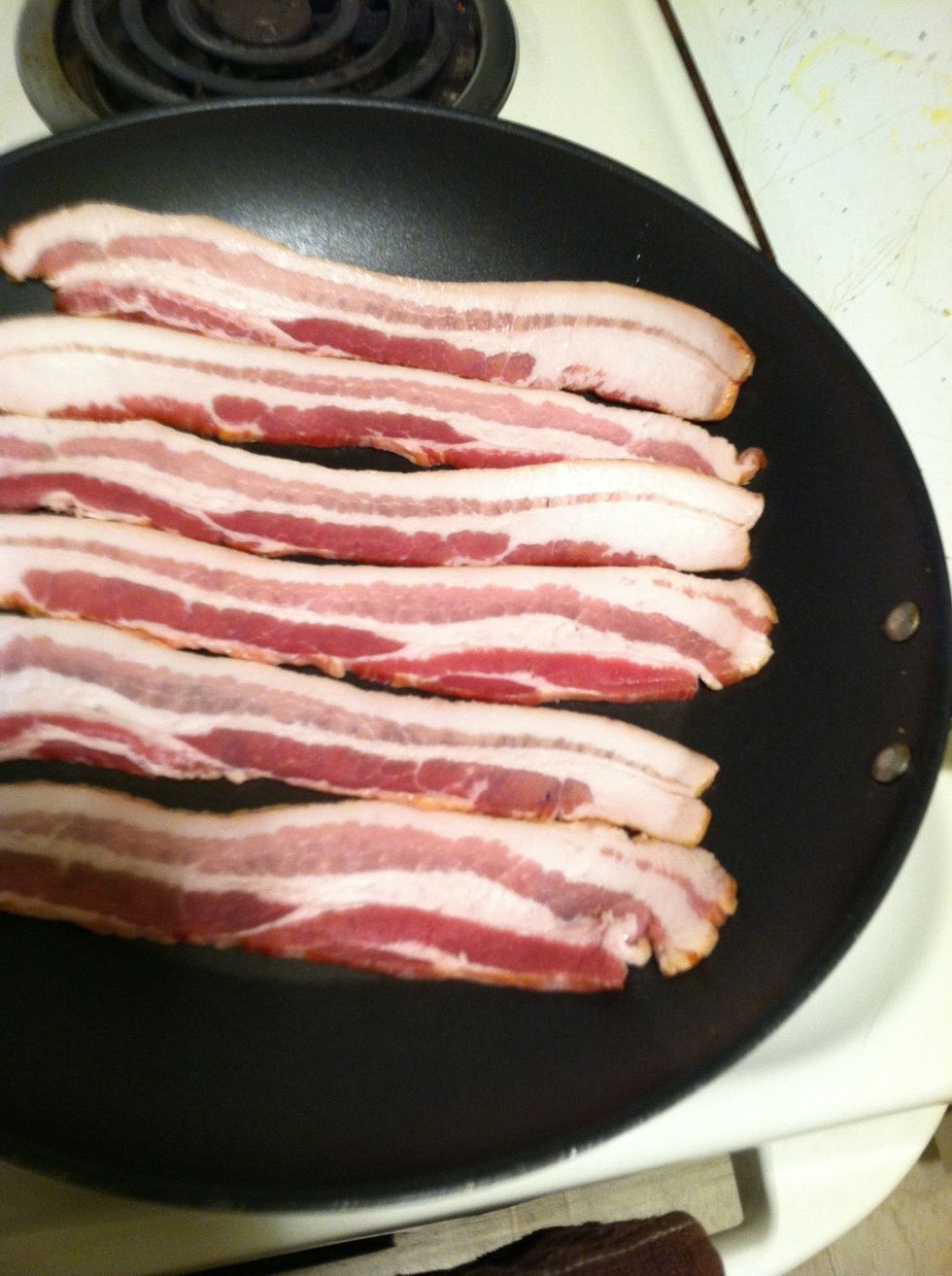 Arrange only as many strips of bacon that can fit the width of a pan. Do NOT overcrowd the pan. For example, I am using a package of 12 strips of bacon and only cooking 6 strips at a time.