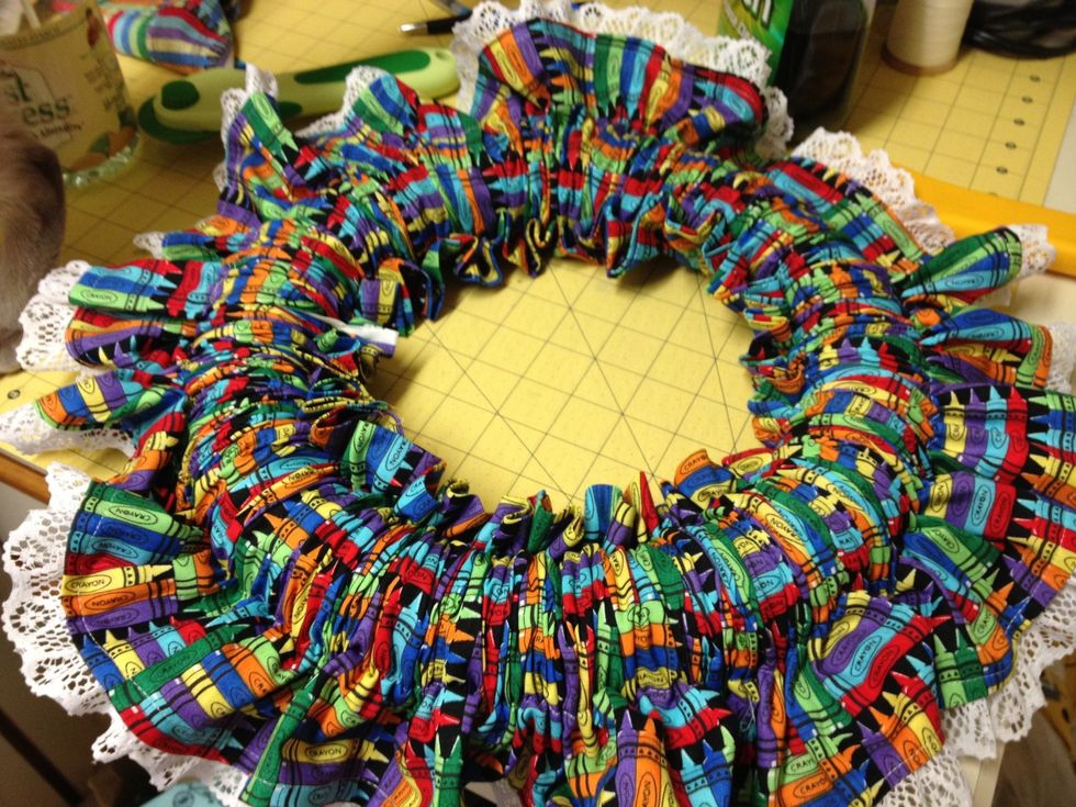 Arrange the gathers around the wreath