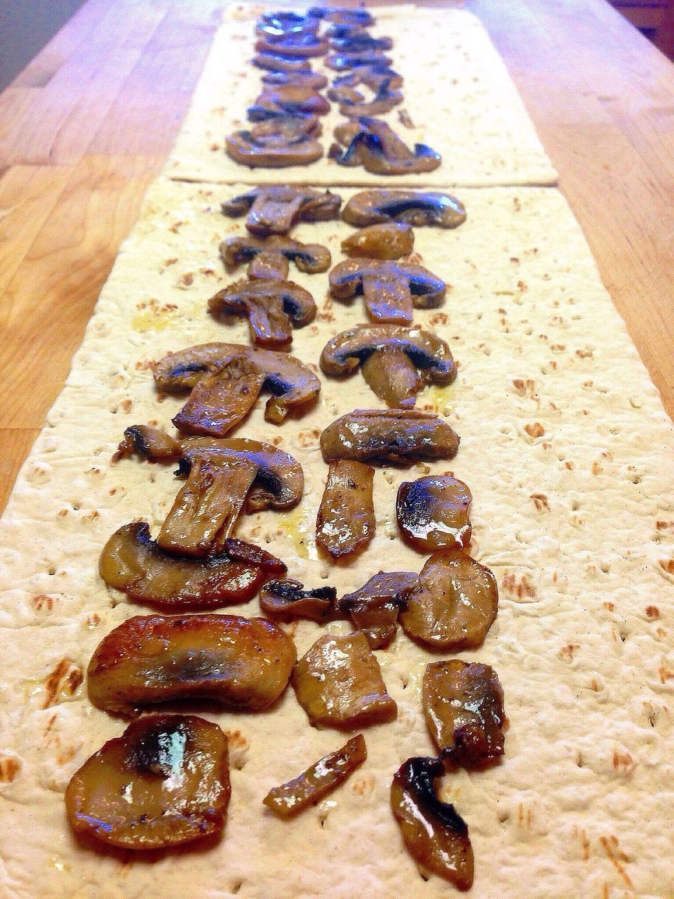 Arrange the mushroom on top