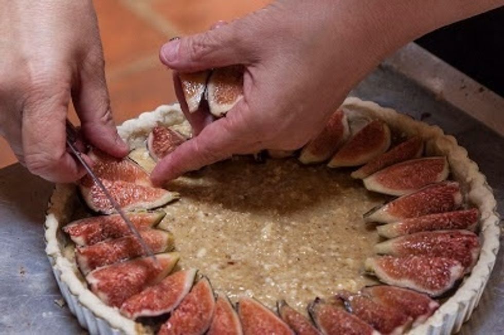 Arrange the quartered figs on the top of the ground walnut mixture.