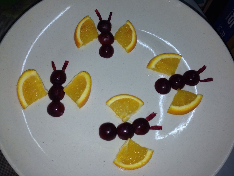 Arrange the skin as tentacles on the plate.