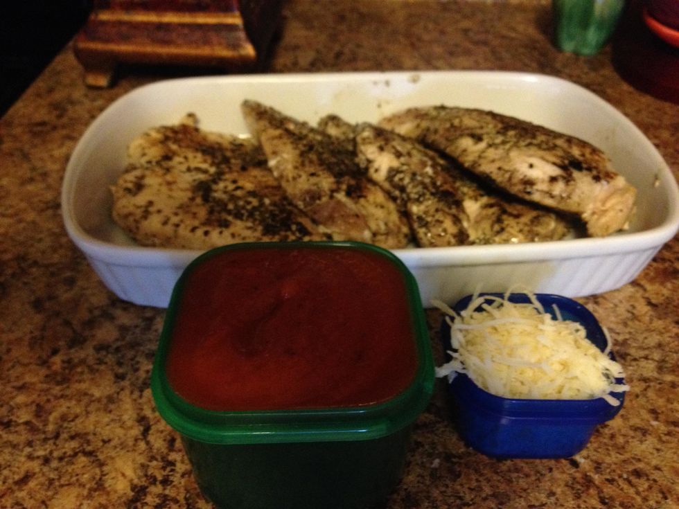 Arrange your chicken in baking pan. Cover with one green container of your favorite sugar free pasta sauce and one blue container of fresh parmesan cheese.
