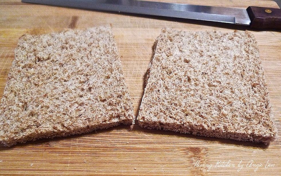 As for the cucumber rolls, first cut the crust off the sides of 2 wholemeal bread.