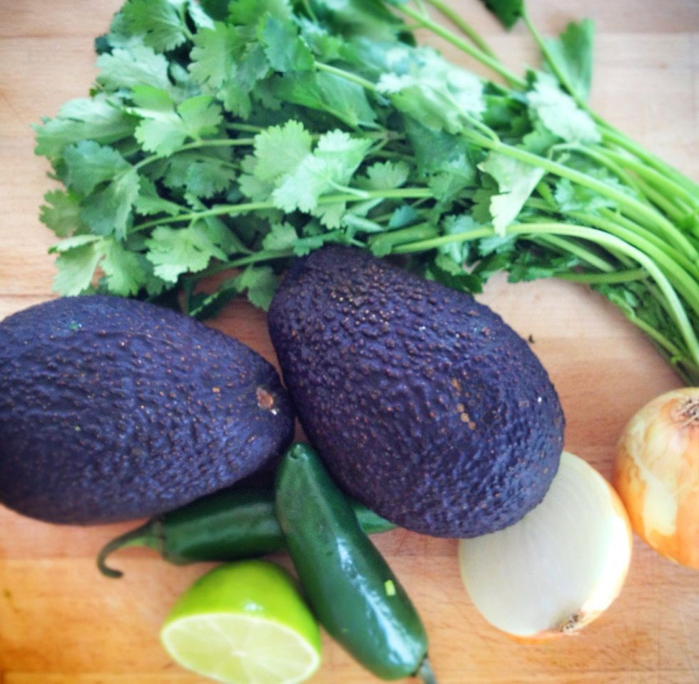 As I always say recipes are only guides (unless you are baking) so play around with ingredients and quantities but keep in mind this are your basic ingredients for Guacamole.
