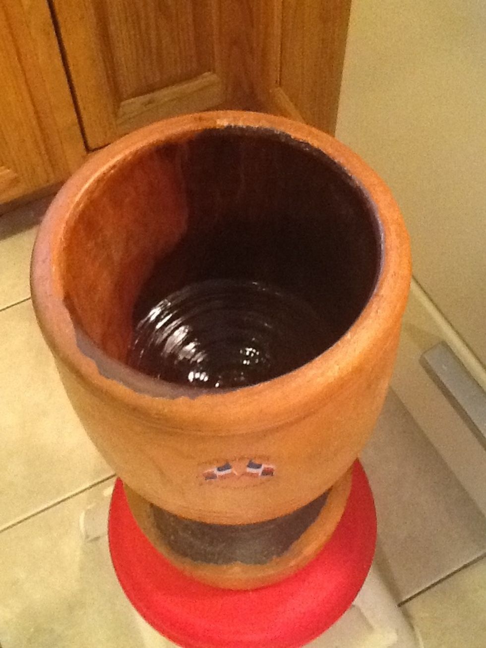As soon as they have cooked I took out my HUGE mortar and pestle that my mommy brought from my country DR\ud83d\ude2c I oiled the bottom of the mortar. I don't want the plantains sticking to the bottoms\ud83d\ude12