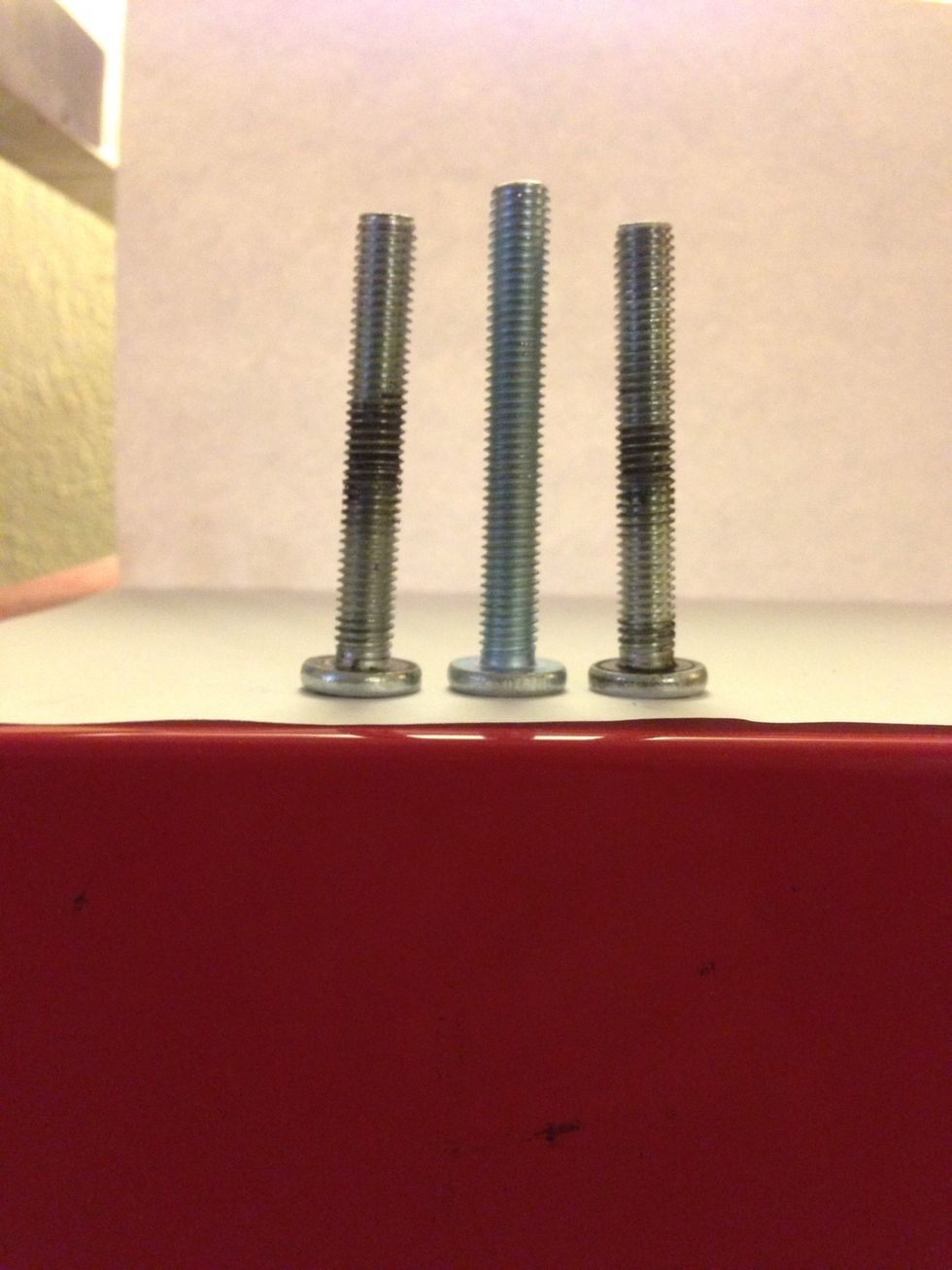 As you can see both axel bolts are bent compared to the new one in the centre. Since one axel came off and the other one was extremely loose on route to a gig, all the hardware was lost.