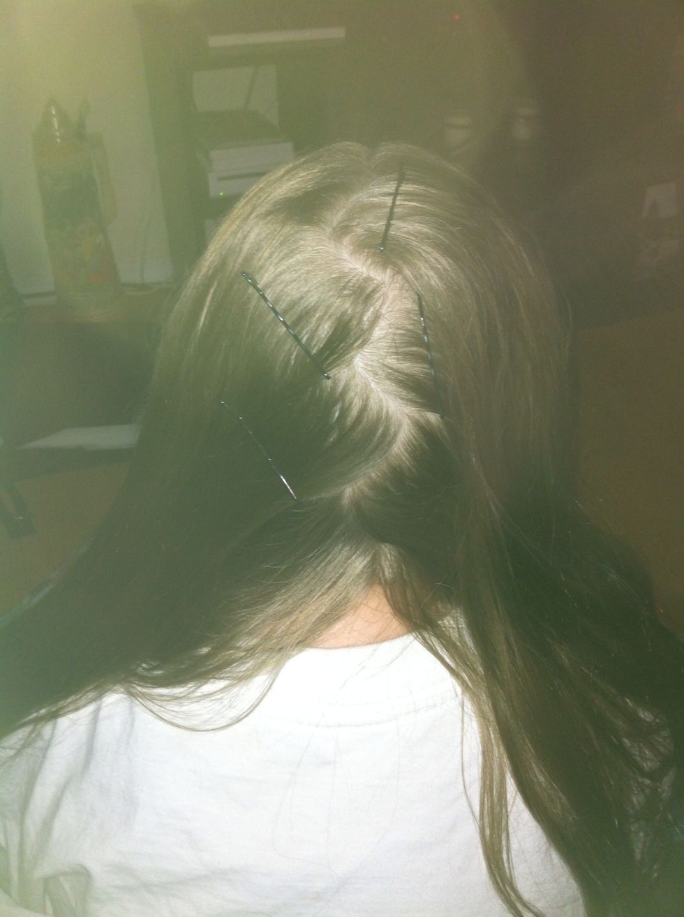 As you can see there are many bobby pins to hold your zigzags in place. You may have needed more or less than provided on supplys list!