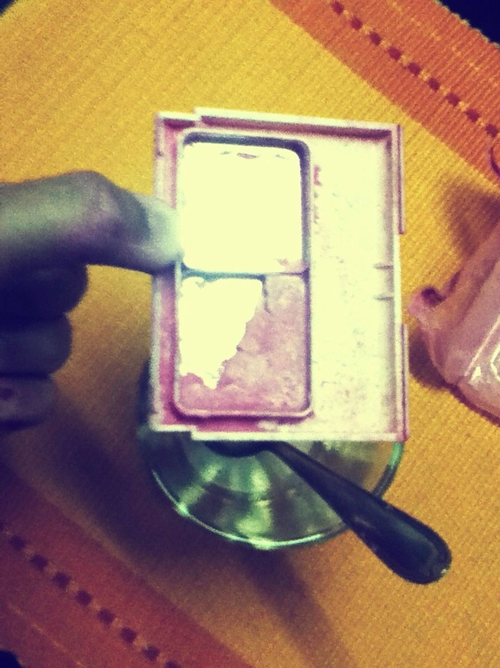 As you can see this eyeshadow of mine is not entirely usable and pretty old but I do love the color.. I used the back of a spoon to scrape out the eyeshadow and dropped it in my mix..