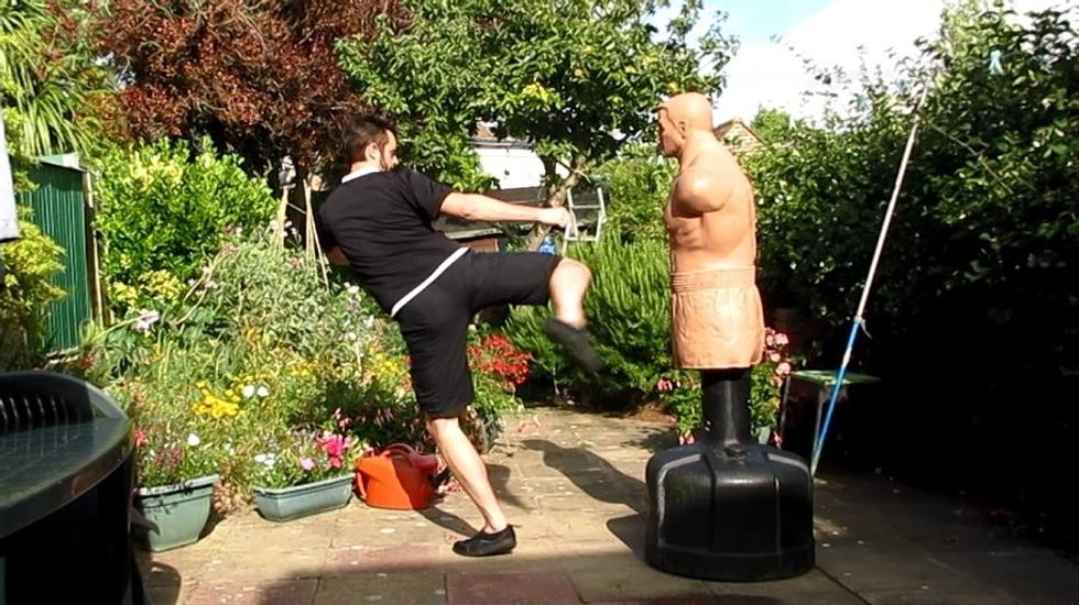 As you prepare to twist the foot into the kick, lift the standing heel. Your are on the ball on the foot at this stage to prevent wrenching of the knee. Keep the body buoyant and avoiding slouching.