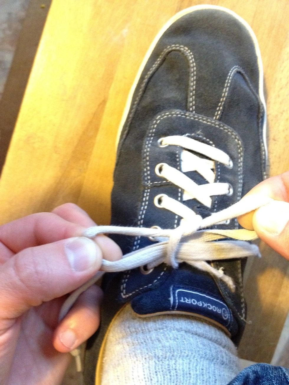 How to tie your shoes (the right way) - B+C Guides