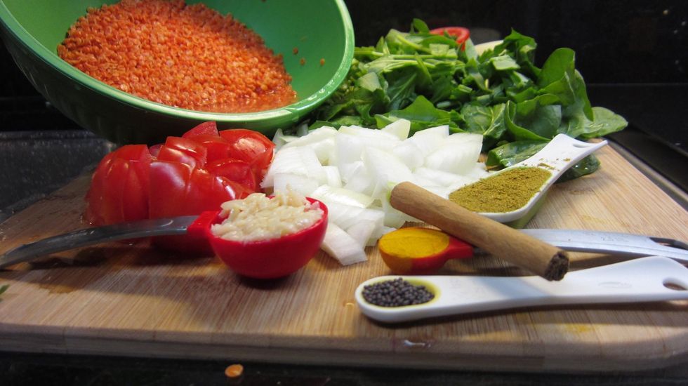 Assemble all the ingredients. Don't forget the Ceylon Cinnamon stick which has high levels of Manganese that helps control your blood sugar levels and promotes bone health and cartilage development.