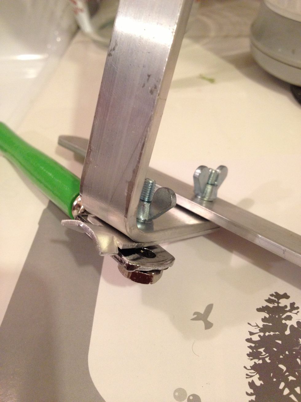 Assemble the cutter according to the guide