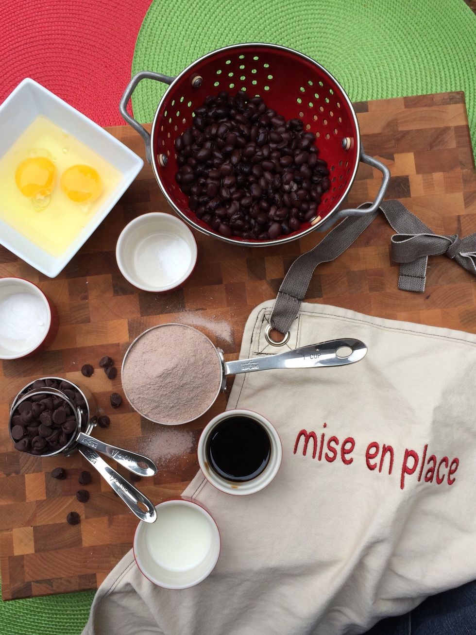 Assemble your "Mise en Place" (French for putting everything in its place). Prepare every part of the recipe. Even the equipment needed to put together these awesome Winter Cookies!