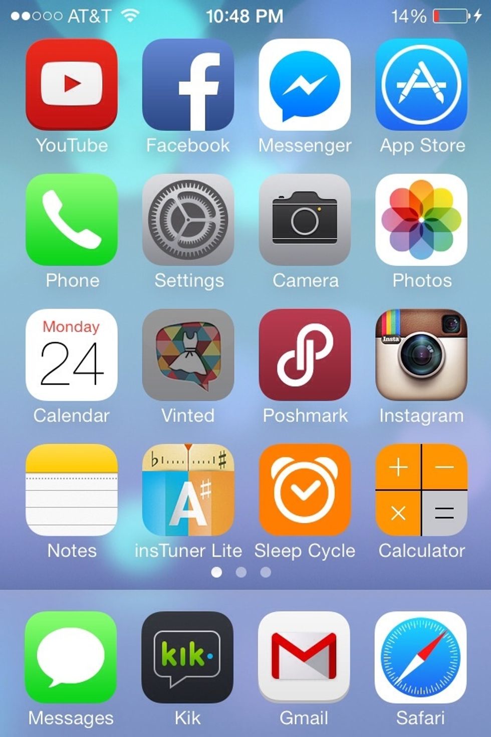 Assuming you are an iPhone user, this is very simple. I personally prefer Vinted, Poshmark and Instagram, but there are many other apps with the same function to choose from as well. To start, Vinted!