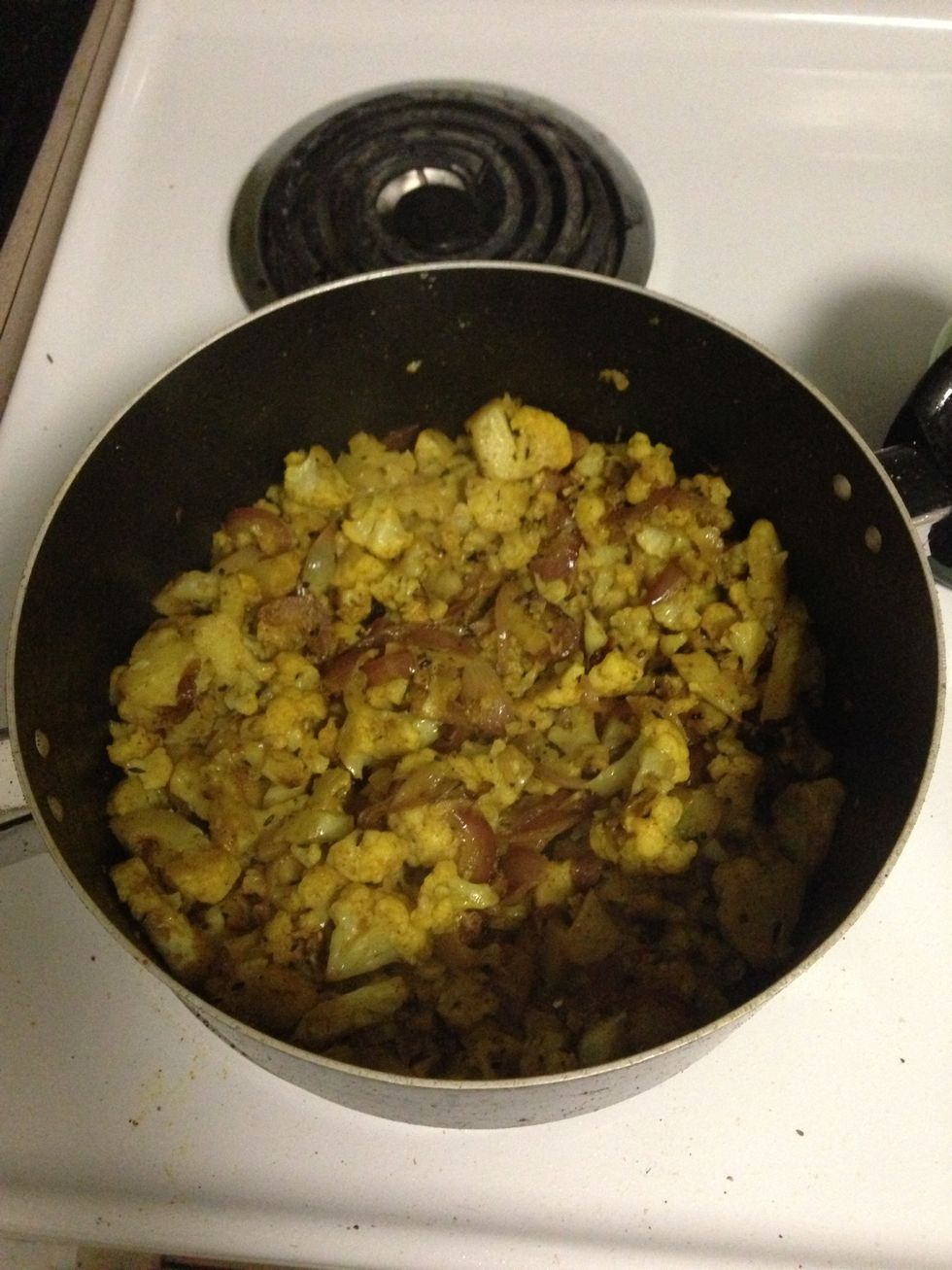 At 10 min mark, cauliflower looks like it ran a marathon ;). Now let it cook for another 5-7 mins uncovered on med-low heat to reduce the water content