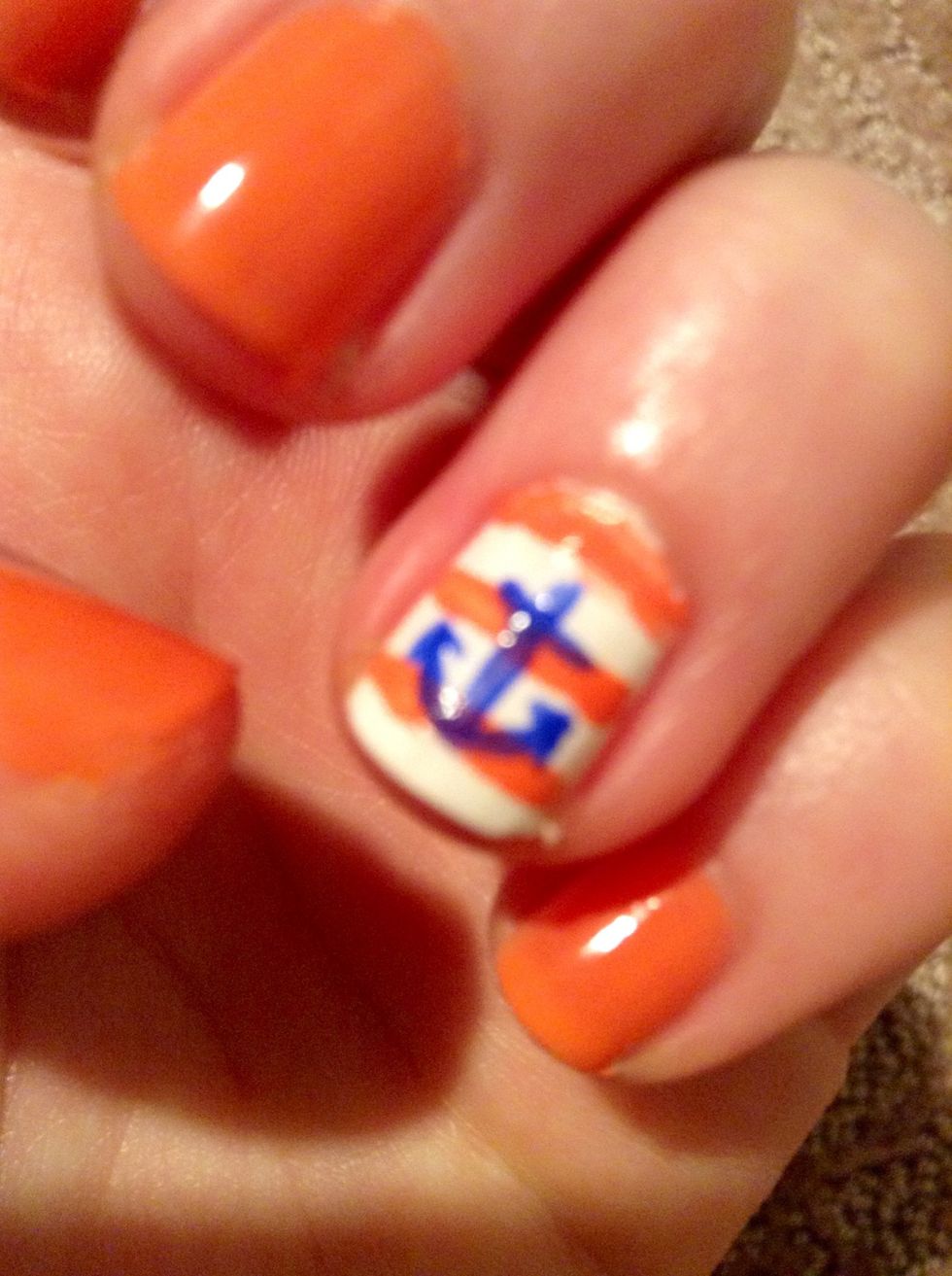 At each end of the "U," make little arrows. They should be pointing upward. Next, make a horizontal line at the top of the vertical stripe. It should look like a "t."