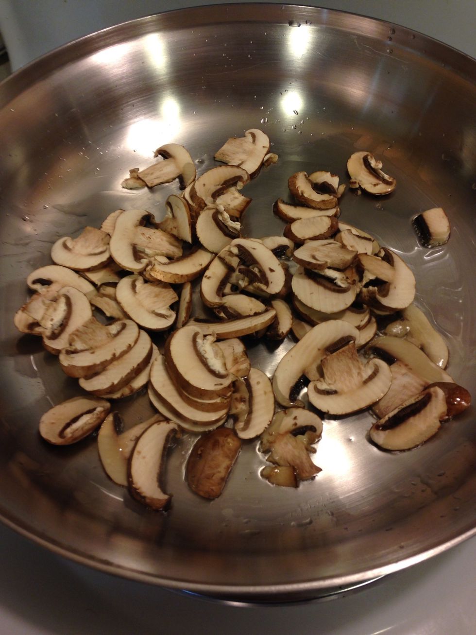 At the same time I cooked the sauce, I got another pan on medium-high with some olive oil and started saut\u00e9ing the mushrooms, about 2 min, add some salt and pepper cook another 5 minutes