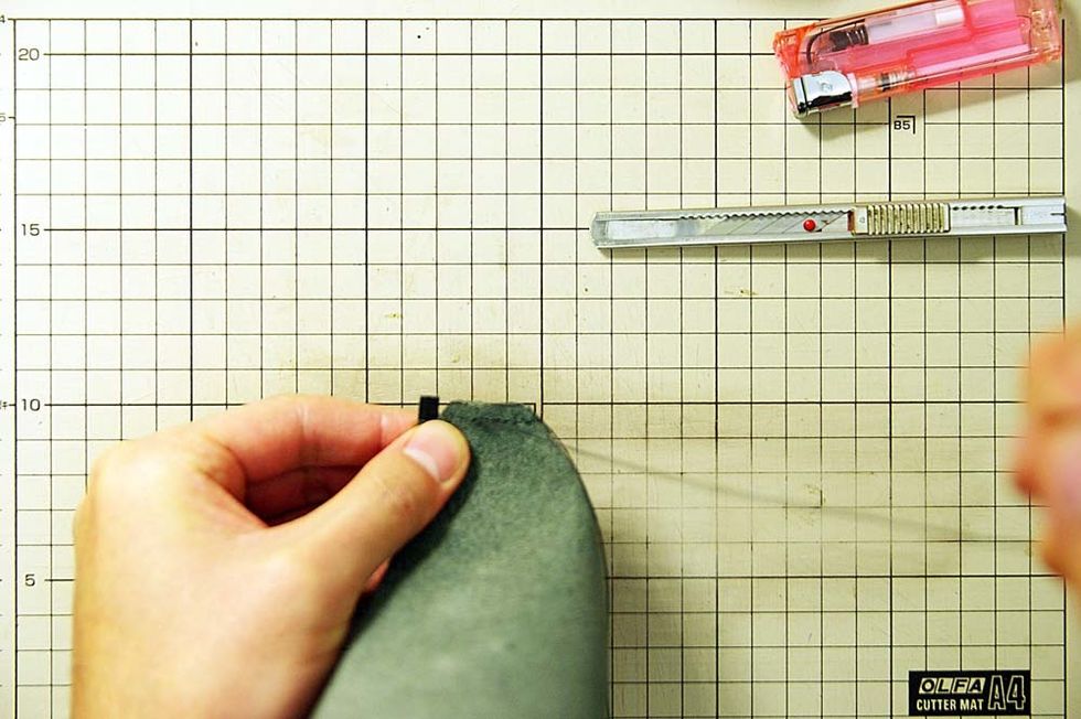 At this time, draw a line on glasses case to make the sewing line. Pierce it with a hammer on the sewing line. After the glue has dried, sew it with the wax cord.