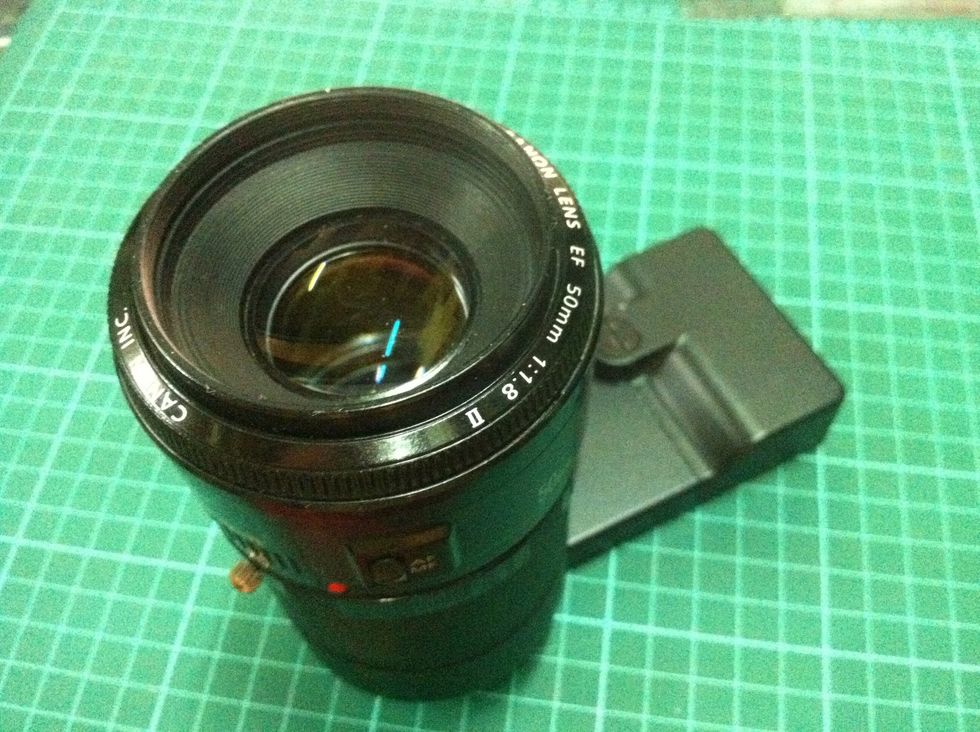 Attach canon SLR lens to the DOF adapter.