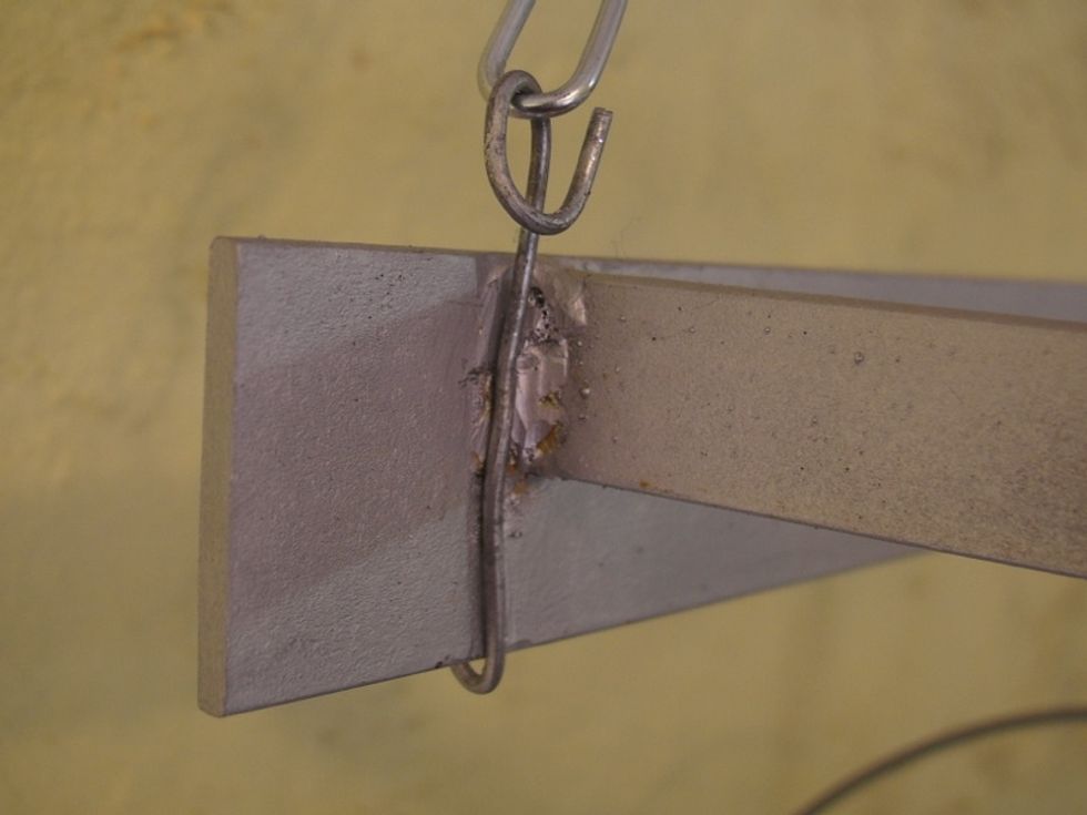 Attach the holder to the chain with 4 hooks (2 for each chain). The thinner hook goes under the bar of the holder. Put the wide hook through the chain and, with pliers, fold it back on itself