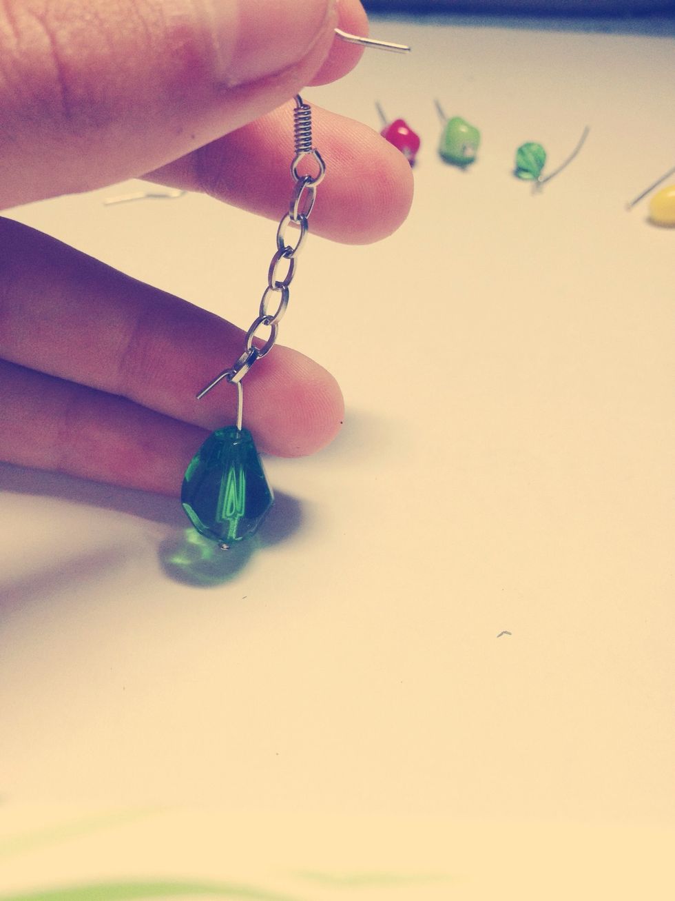 Attach the loop of your largest bead to the other end of the chain, like this.
