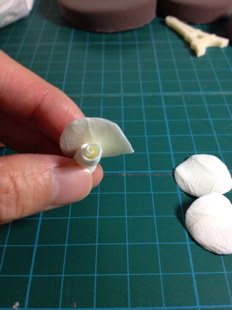 How to make a mini clay rose - B+C Guides, image size:800x1067