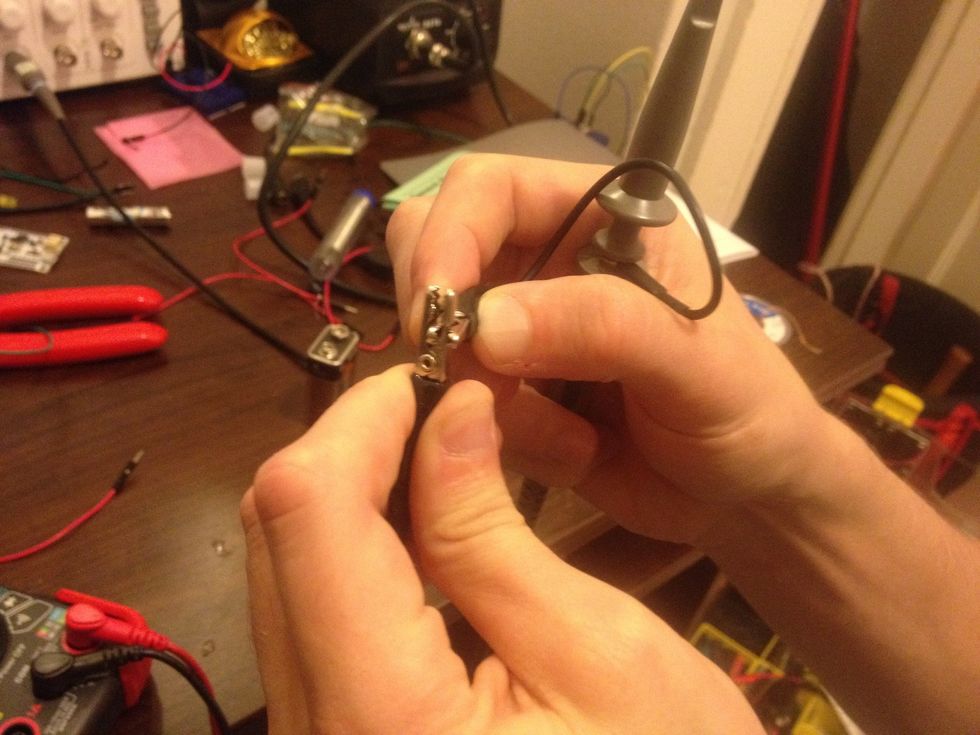 Attach the probe ends from the oscilloscope to the function generator. It doesn't matter which way you attach them.