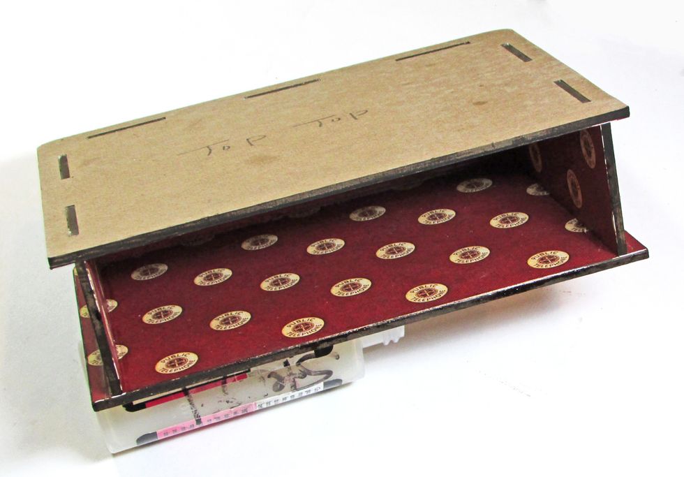 Attach the top to the box, as shown. Make sure to sponge all edges with ink.