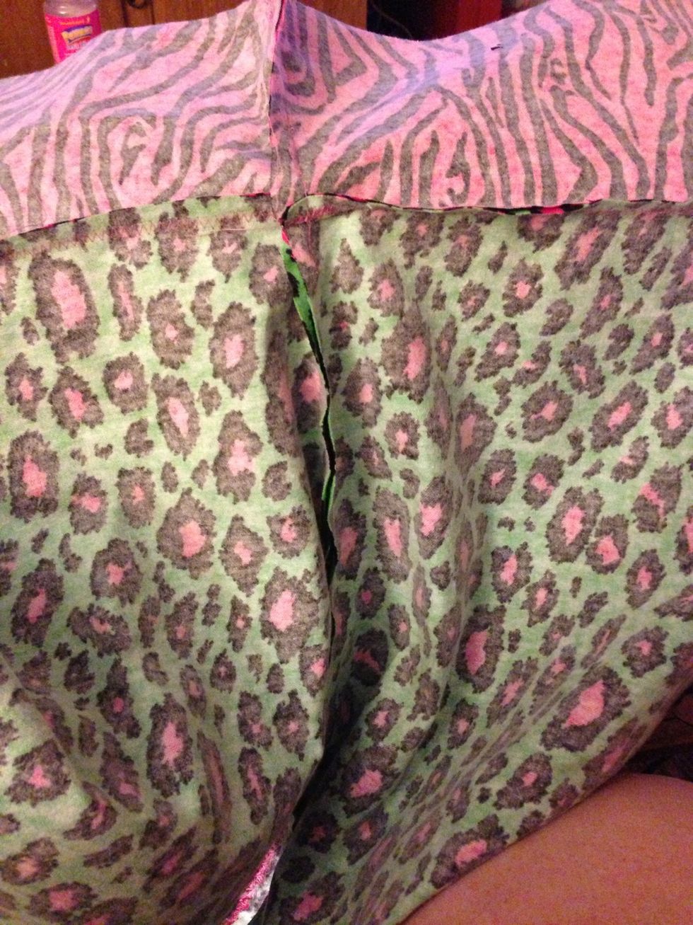 Attach the two "u" pieces from one leg to the other and sew.