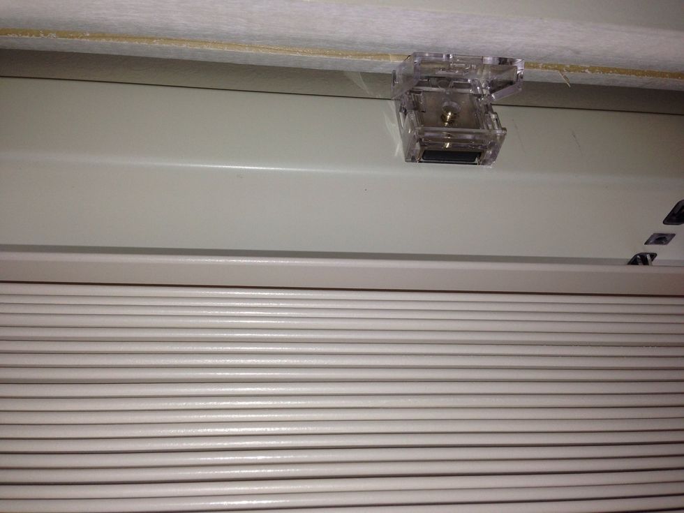 Attach the valence clips to the headrail. Note: valence clips vary slightly, but all serve the same purpose. These clips are magnetic.