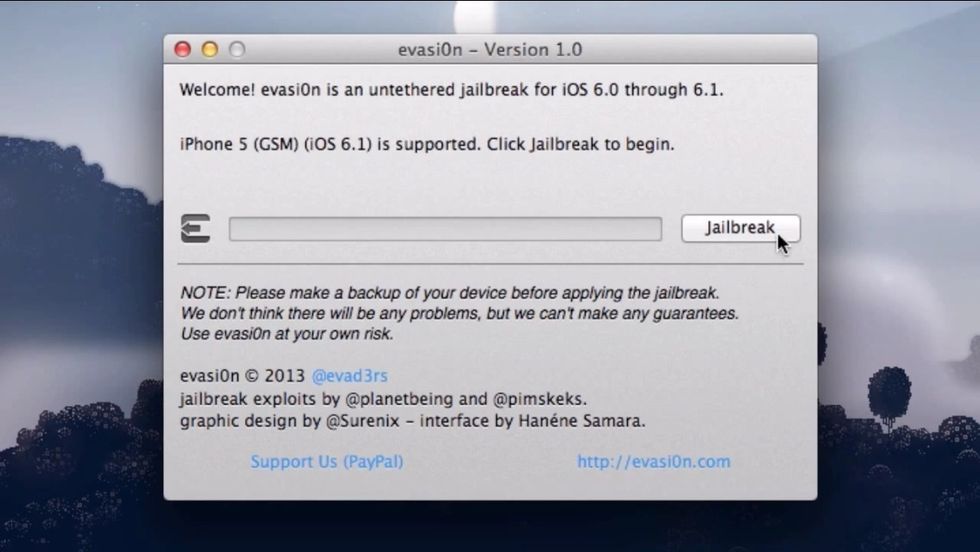 Attach your iPhone to your computer and this software will detect it and click on jailbreak.
