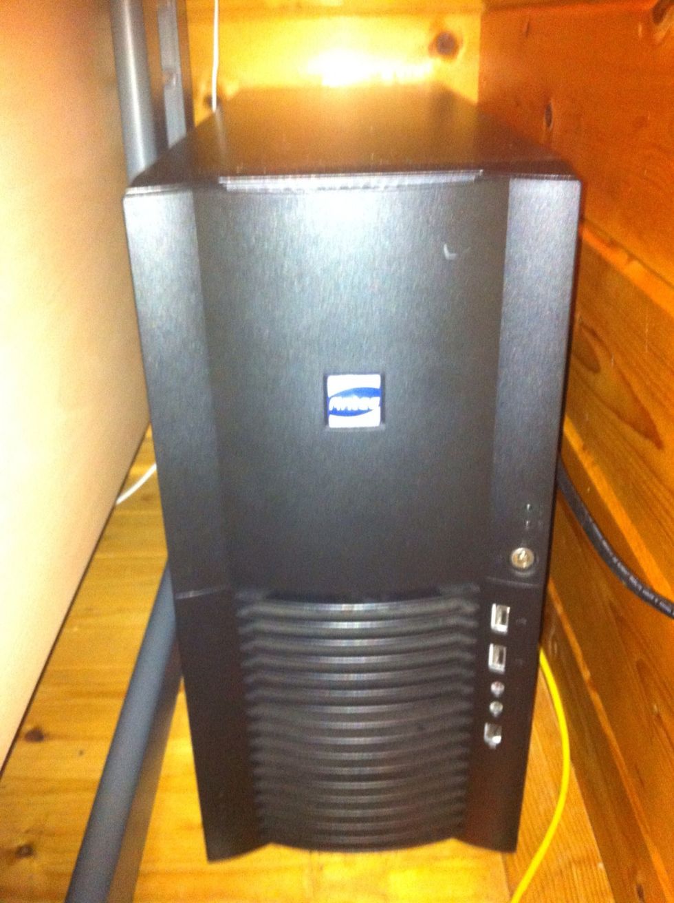 Attach your USB stick to the server. The physical build is now done, and there are just a couple of software steps left. Connect a keyboard and monitor temporarily. Boot into the bios.