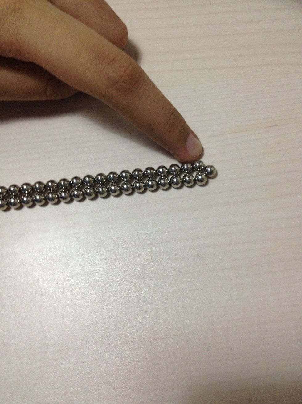 Avoid lone magnets at the end of the chain. If you have one, take it off gently and stick it to the other one at the other end.