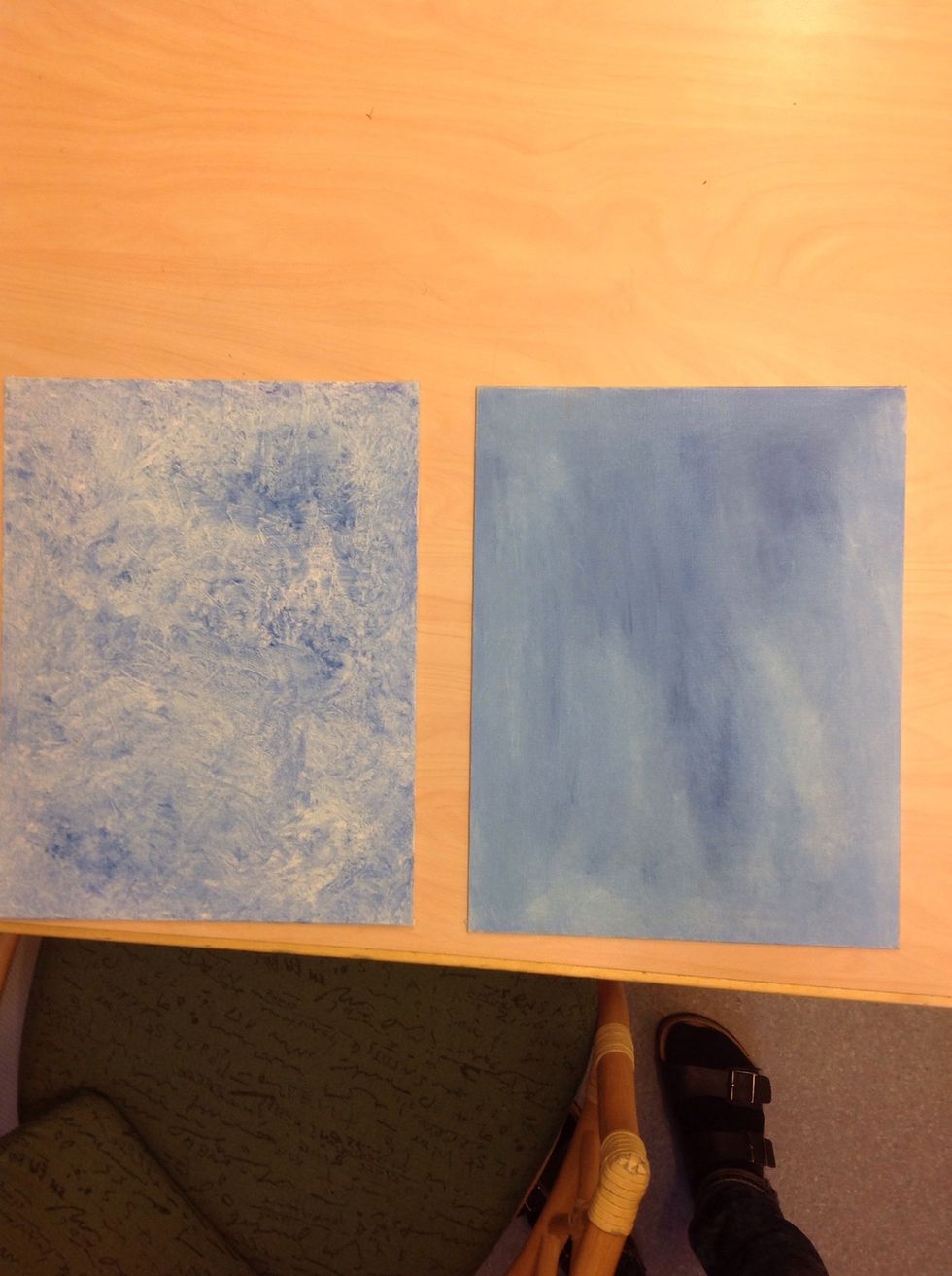 B\u00f6rja med att g\u00f6ra en fin bakgrund till ditt konstverk. Den kan se ut p\u00e5 olika s\u00e4tt. N\u00e4r det har torkat \u00e4r det dags att b\u00f6rja skissa.