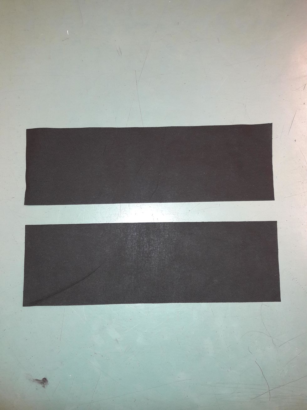 B\u00f6rja med tv\u00e5 remsor som \u00e4r lika l\u00e5nga som din lappteknik. I mitt fall 32 cm.