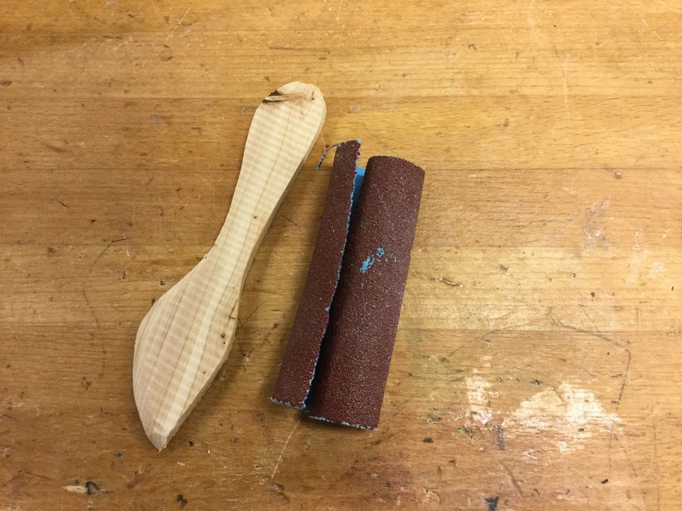B\u00f6rja slipa med sandpapper P60.