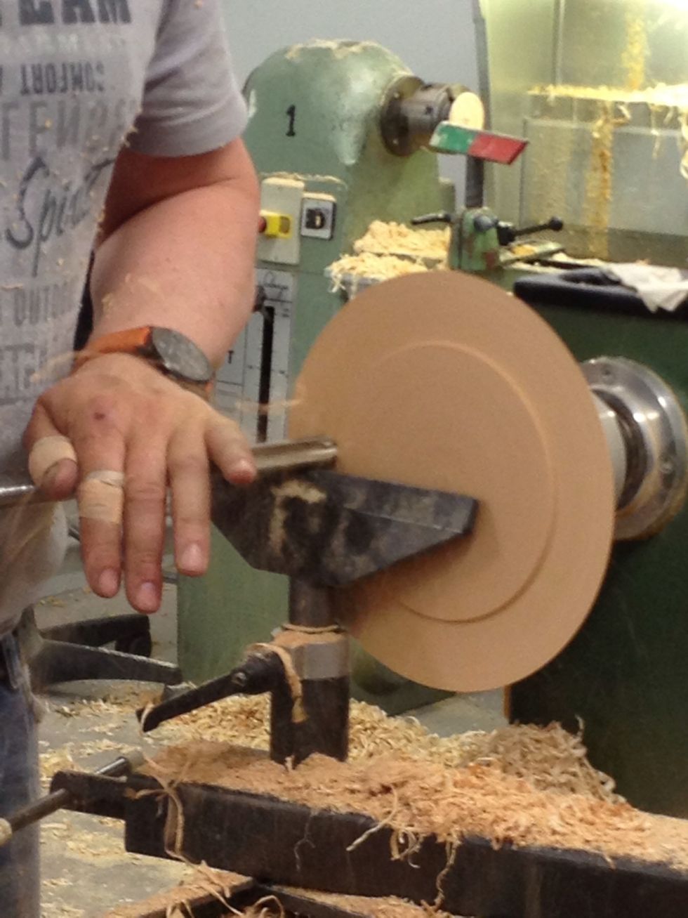 B\u00f6rja vid yttre kanten. Fixa f\u00f6rst till kanten.